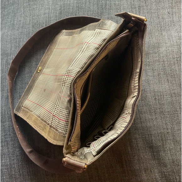 Italian Leather Messenger Bag - Picture 4 of 5